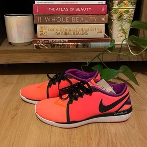 NWT Nike Lunarlon Running Shoes in Neon Orange ✔️
Size 7.5